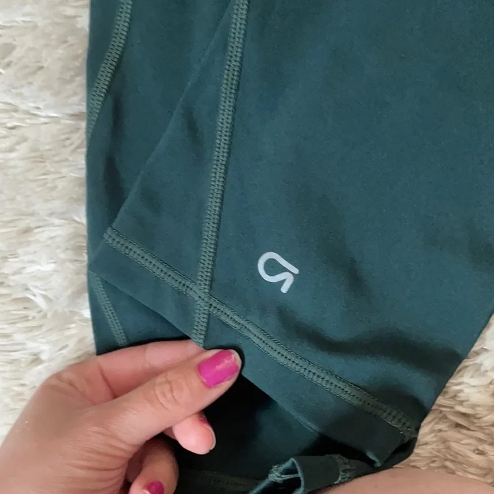 Gap size small petite workout leggings in green